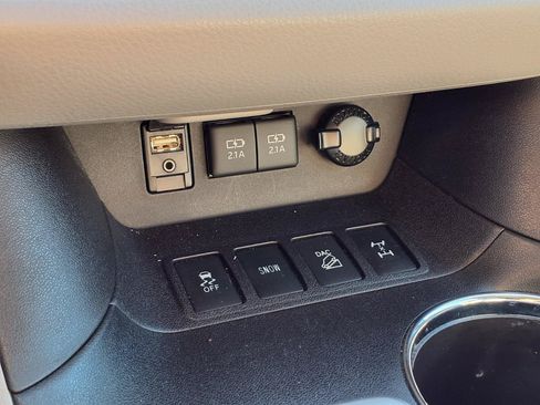 Certified 2018 Toyota Highlander XLE AWD/4WD image 11
