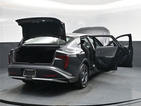 New 2025 Kia K4 LXS image 19