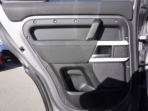 Used 2020 Land Rover Defender 110 SE image 28