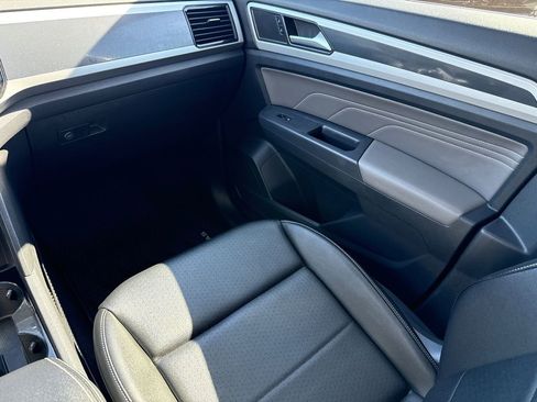 Used 2021 Volkswagen Atlas SEL R-Line w/ MDO Package (Bench Seat) image 17
