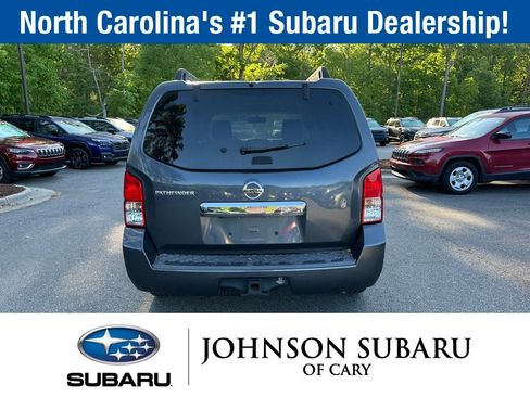 Used 2011 Nissan Pathfinder SV AWD/4WD image 4