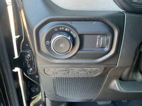 Used 2025 Jeep Wrangler Unlimited Sahara AWD/4WD image 72