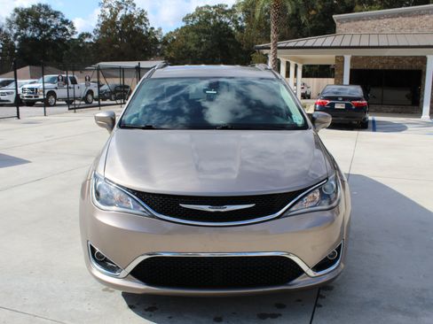 Used 2017 Chrysler Pacifica Touring-L Plus image 18