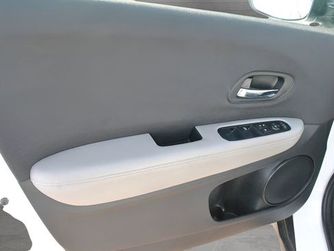 Used 2020 Honda HR-V LX image 26