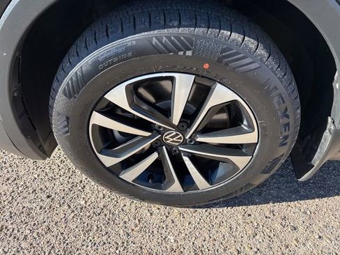 Used 2022 Volkswagen Tiguan S image 22