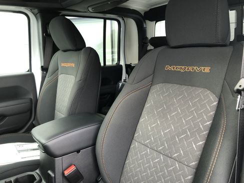 New 2026 Jeep Gladiator Mojave image 13