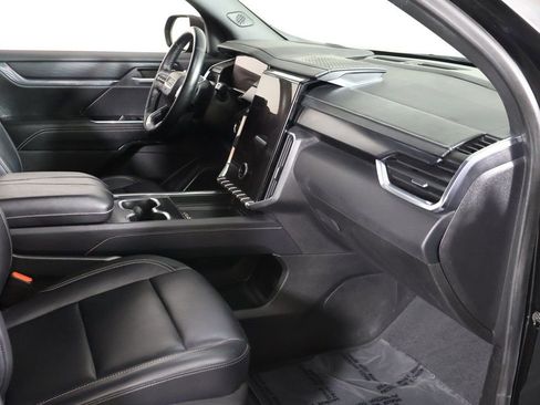 Used 2024 GMC Acadia Elevation image 27