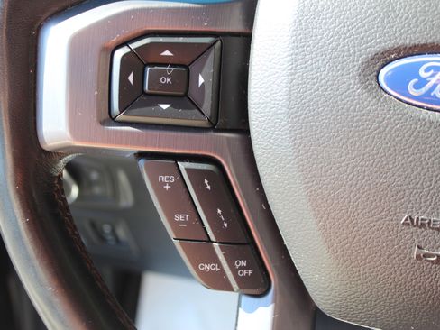 Used 2018 Ford Expedition Max Platinum image 18