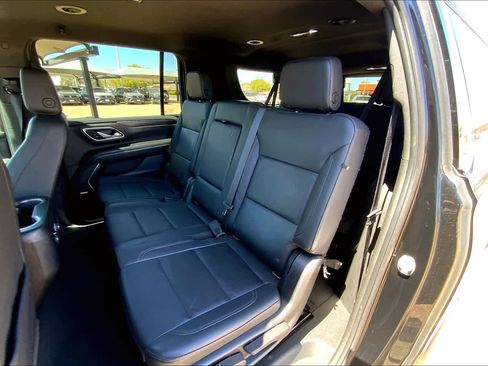 Used 2022 Chevrolet Suburban LT AWD/4WD image 21