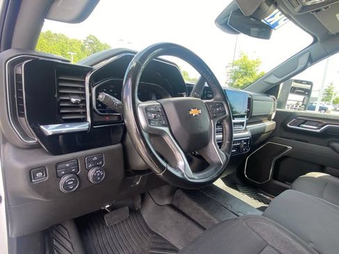 Used 2025 Chevrolet Silverado 2500 LT AWD/4WD image 9
