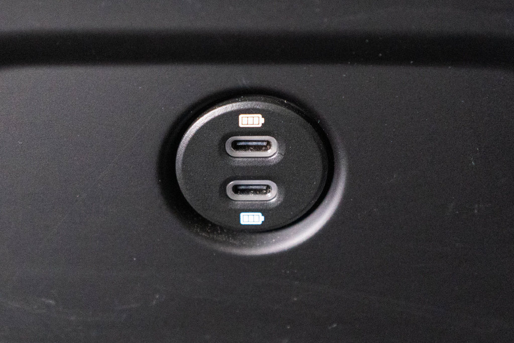 Certified 2023 Porsche Macan AWD/4WD image 37