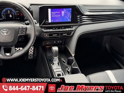 Used 2025 Toyota Camry SE image 17
