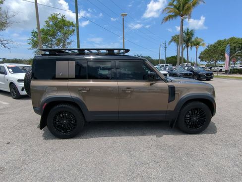 Used 2020 Land Rover Defender 110 First Edition image 4