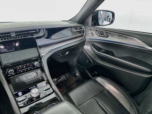 Certified 2023 Jeep Grand Cherokee Overland w/ Luxury Tech Group IV AWD/4WD image 36