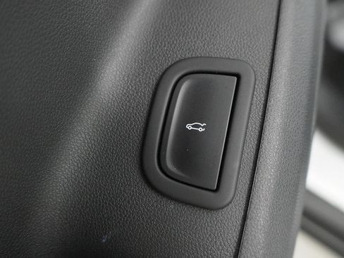 Used 2024 Chevrolet Traverse LT FWD image 15