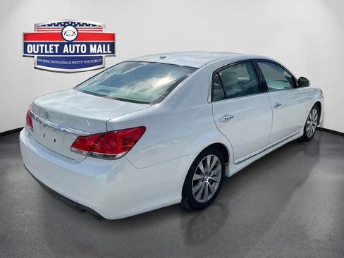 Used 2012 Toyota Avalon Limited FWD image 3