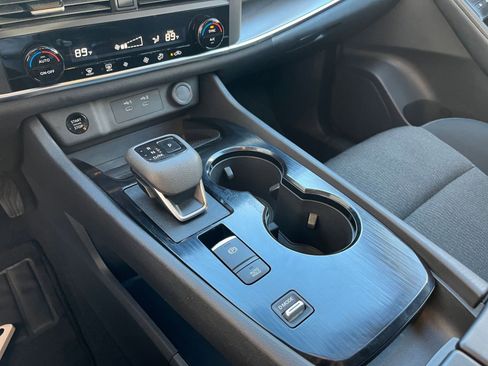 Used 2025 Nissan Rogue SV image 43