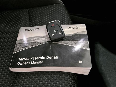 Used 2023 GMC Terrain SLE w/ Driver Convenience Package image 12