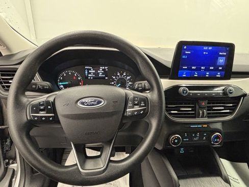 Used 2022 Ford Escape SE image 16