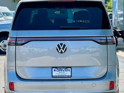 Used 2025 Volkswagen ID. Buzz Pro S RWD image 4