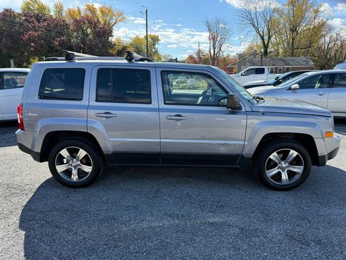 Used 2017 Jeep Patriot High Altitude image 3