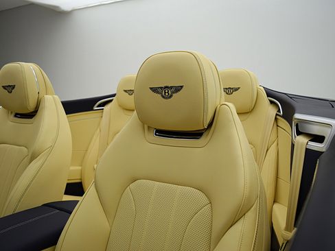Certified 2023 Bentley Continental GT V8 image 30