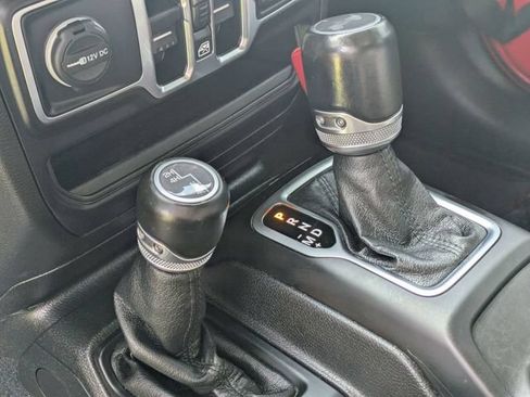 Used 2021 Jeep Wrangler Unlimited Sahara AWD/4WD image 20
