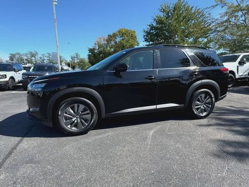 Used 2024 Nissan Pathfinder SV AWD/4WD image 5