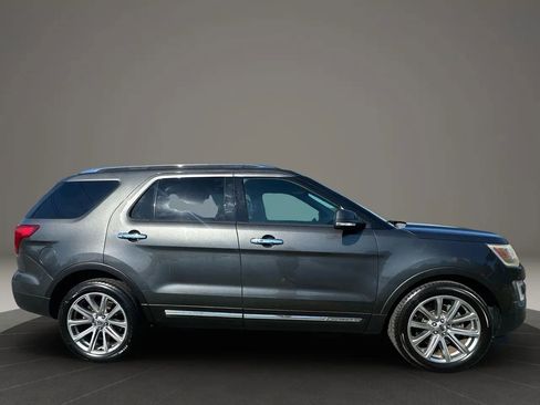Used 2017 Ford Explorer Limited FWD image 4