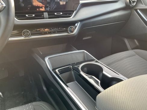 Used 2025 Chevrolet Equinox LT image 41