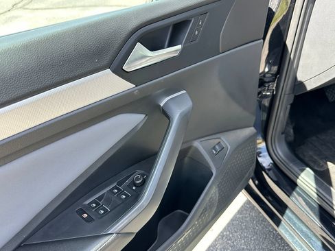 Used 2025 Volkswagen Jetta SE FWD image 21