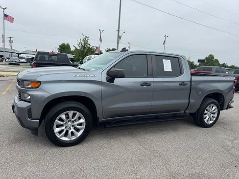Used 2020 Chevrolet Silverado 1500 Custom w/ Custom Value Package AWD/4WD image 3