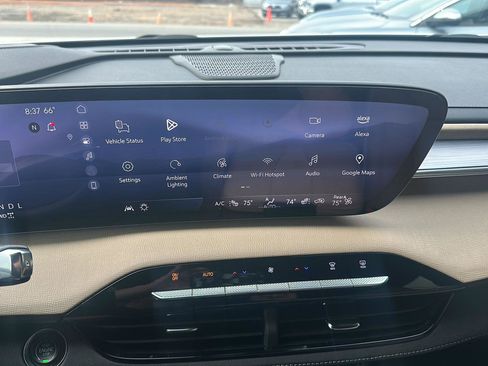 Used 2025 Buick Enclave Preferred w/ Power Package image 19