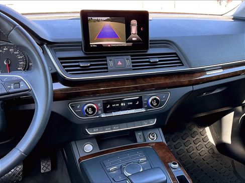 Used 2019 Audi Q5 2.0T Premium w/ Convenience Package AWD/4WD image 9