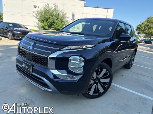 New 2025 Mitsubishi Outlander SE image 1