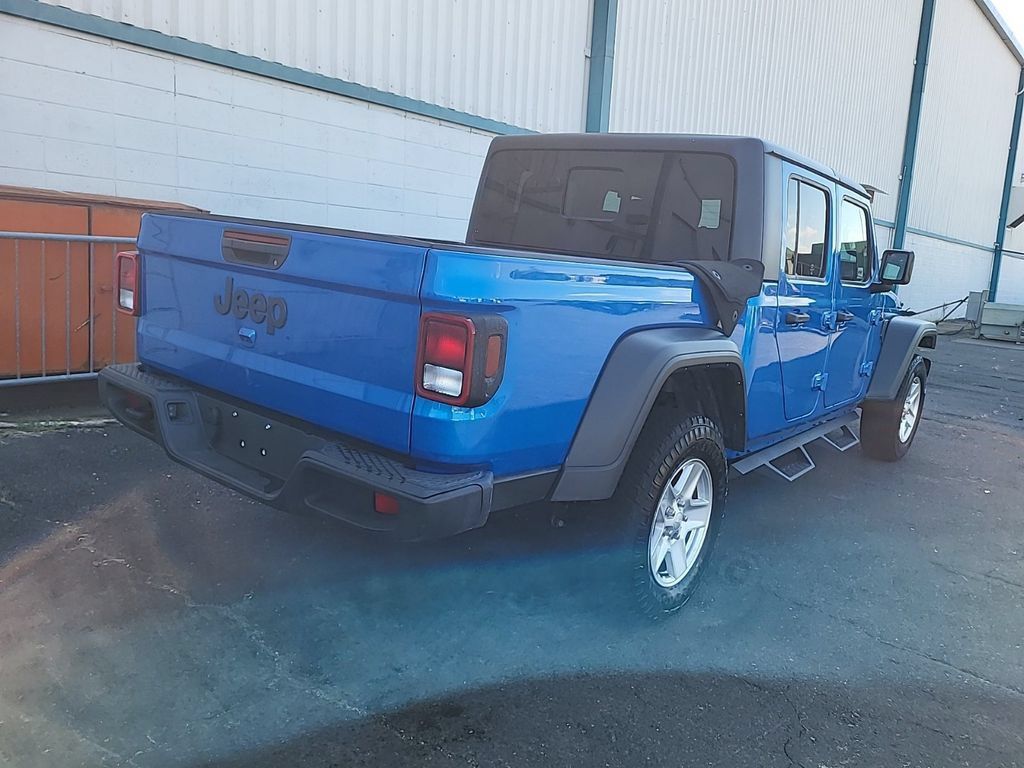 Used 2023 Jeep Gladiator Sport AWD/4WD image 2