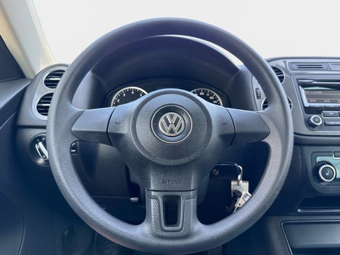 Used 2012 Volkswagen Tiguan LE FWD image 27