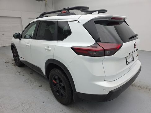 Used 2025 Nissan Rogue SV image 9