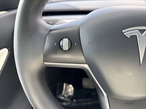 Used 2021 Tesla Model Y Long Range image 16