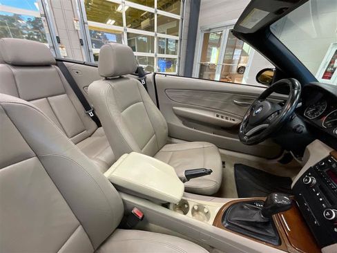 Used 2008 BMW 135i Convertible image 19