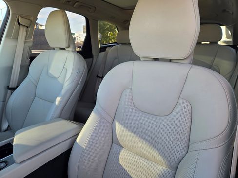 Certified 2025 Volvo XC60 T8 Ultra w/ Protection Package Premier image 15