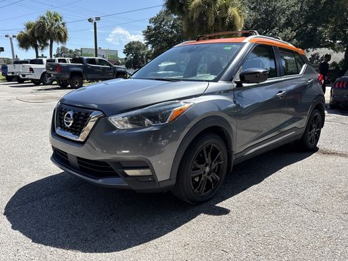 Used 2020 Nissan Kicks SR w/ SR Premium Package FWD image 1