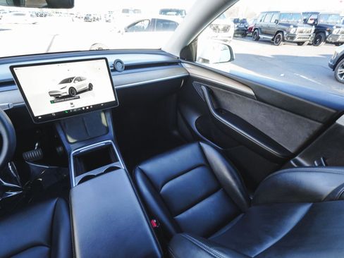 Used 2022 Tesla Model Y Long Range image 36