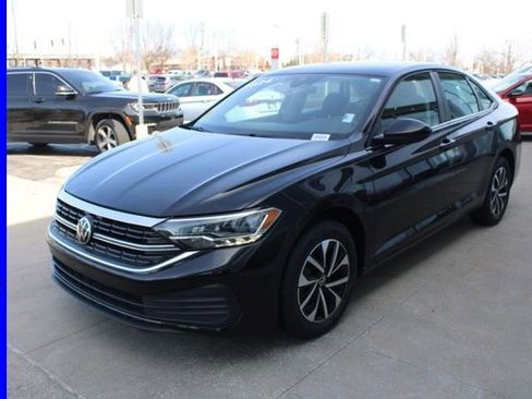 Used 2024 Volkswagen Jetta S image 3