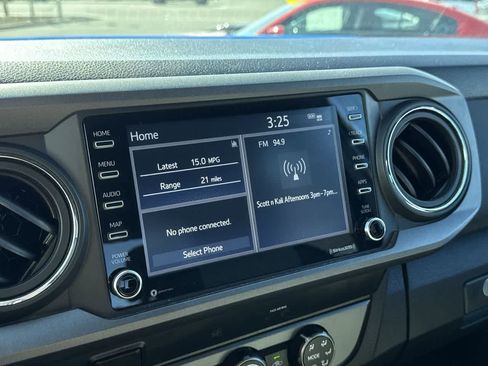 Used 2020 Toyota Tacoma TRD Off-Road w/ Technology Package AWD/4WD image 18