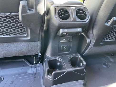 New 2025 Jeep Gladiator Rubicon image 29