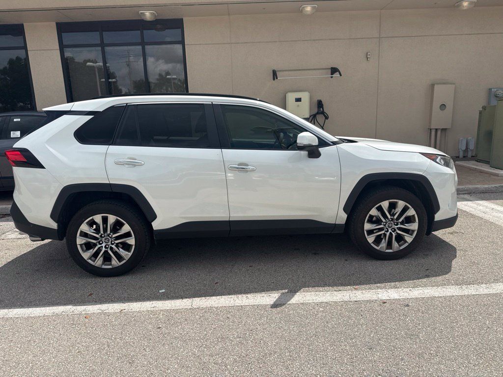 Used 2019 Toyota RAV4 Limited w/ Cold Weather Package FWD image 12