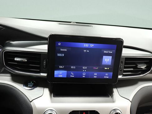 Used 2021 Ford Explorer XLT w/ Equipment Group 202A AWD/4WD image 16