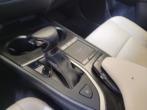 Used 2022 Lexus UX 200 w/ Accessory Package (Z2) FWD image 26