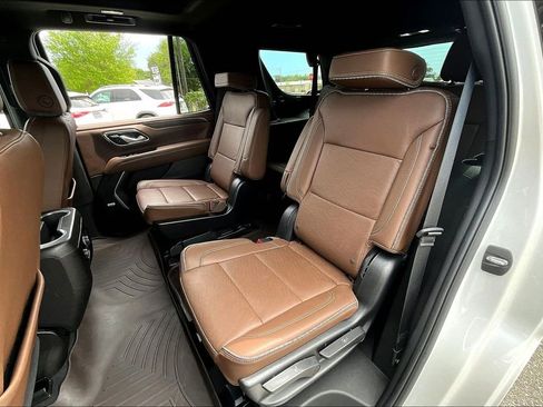Used 2023 Chevrolet Tahoe High Country AWD/4WD image 19
